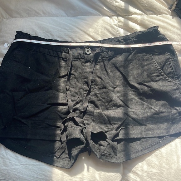 OldNavy Women's Black Linen Shorts - Picture 4 of 7